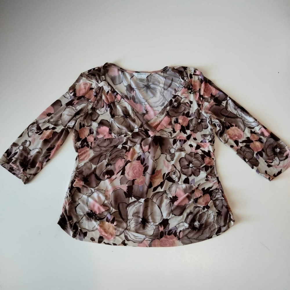 George Stretch Women's Hi-Low Floral‎ Top size XL (16-18).